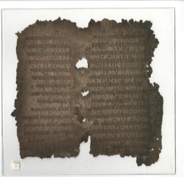 Fragment de manuscrit ancien sur parchemin, portant un texte en écriture grecque.