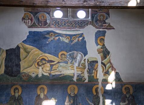 Fresque murale représentant la Lamentation du Christ entouré de la Vierge, de saint Jean et des saintes femmes.