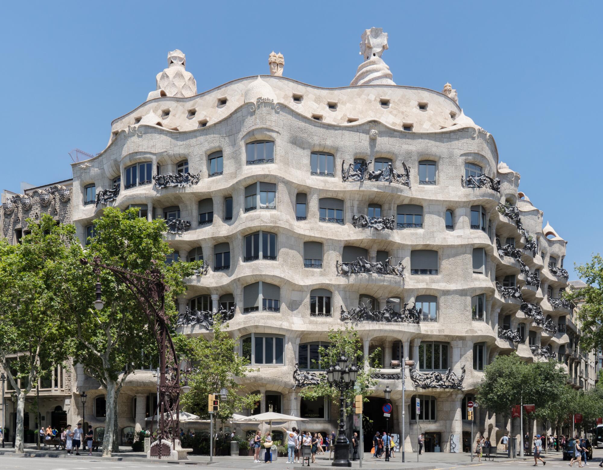 Discover Casa Mìlà (“La Pedrera”)