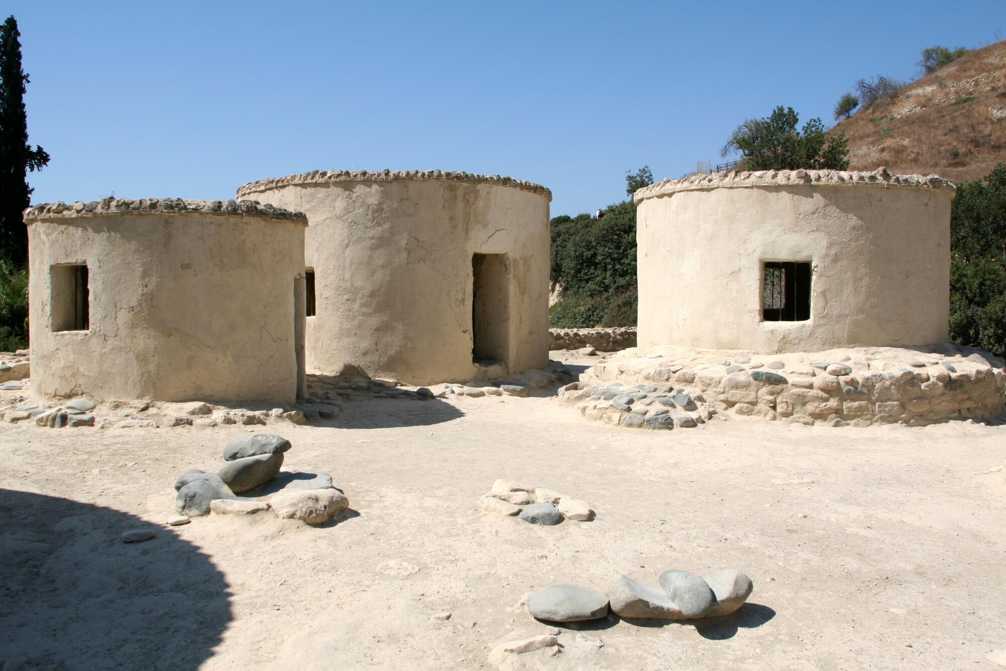 Preview of: Neolithic settlement of Choirokoitia Vestiges d'un village néolithique composé d'habitations circulaires en pierre et terre crue.