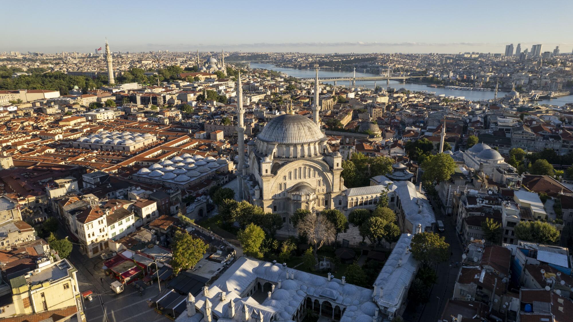 Discover Nuruosmaniye Mosque Complex