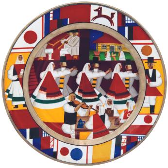 Assiette décorative circulaire avec scènes stylisées de personnages en costume dansant