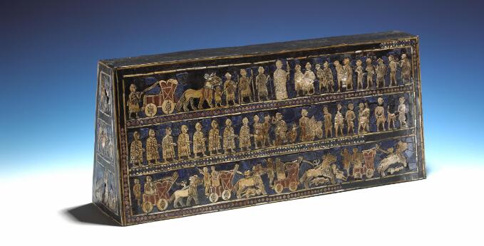 Coffret rectangulaire en bois décoré de mosaïques de coquillages, lapis-lazuli et calcaire, illustrant des scènes de guerre et de procession.