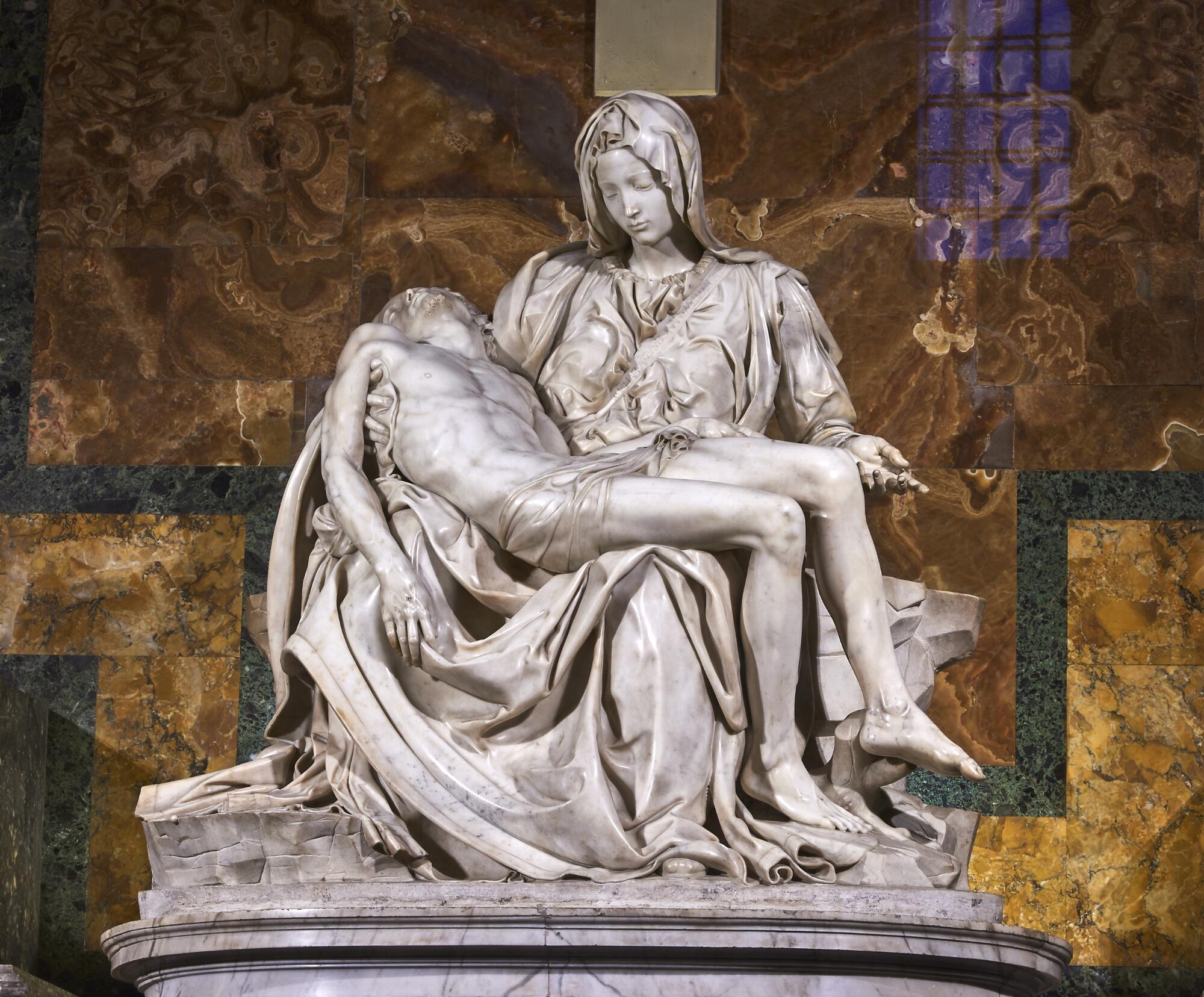 Preview of: Pietà Sculpture en marbre représentant la Vierge Marie assise tenant sur ses genoux le corps du Christ après la Crucifixion.