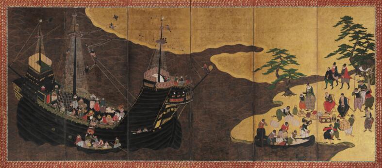 Peinture représentant deux grands navires européens au mouillage près d'une côte où des marchands et des habitants échangent des marchandises, dans un paysage japonais.
