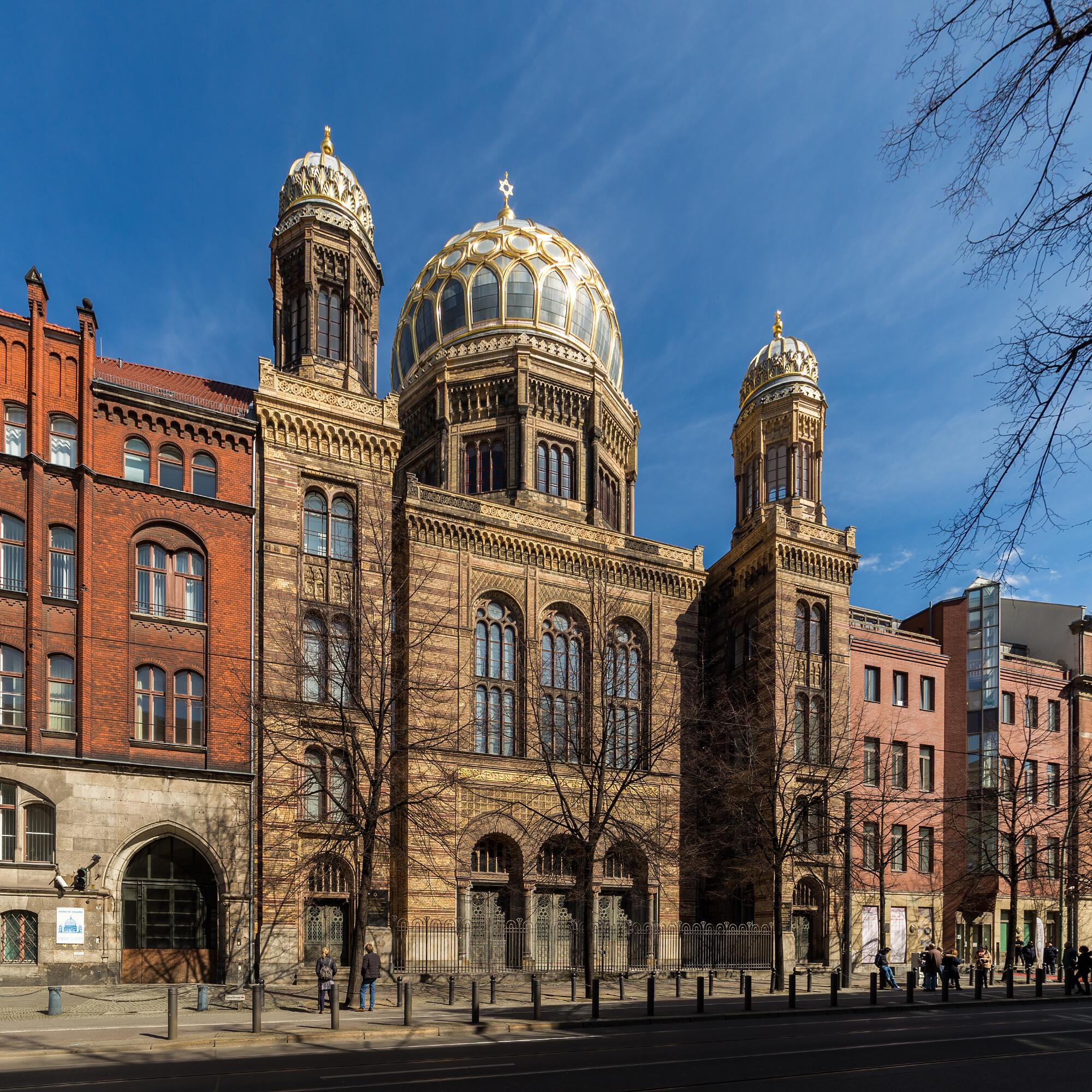 Discover Neue Synagoge